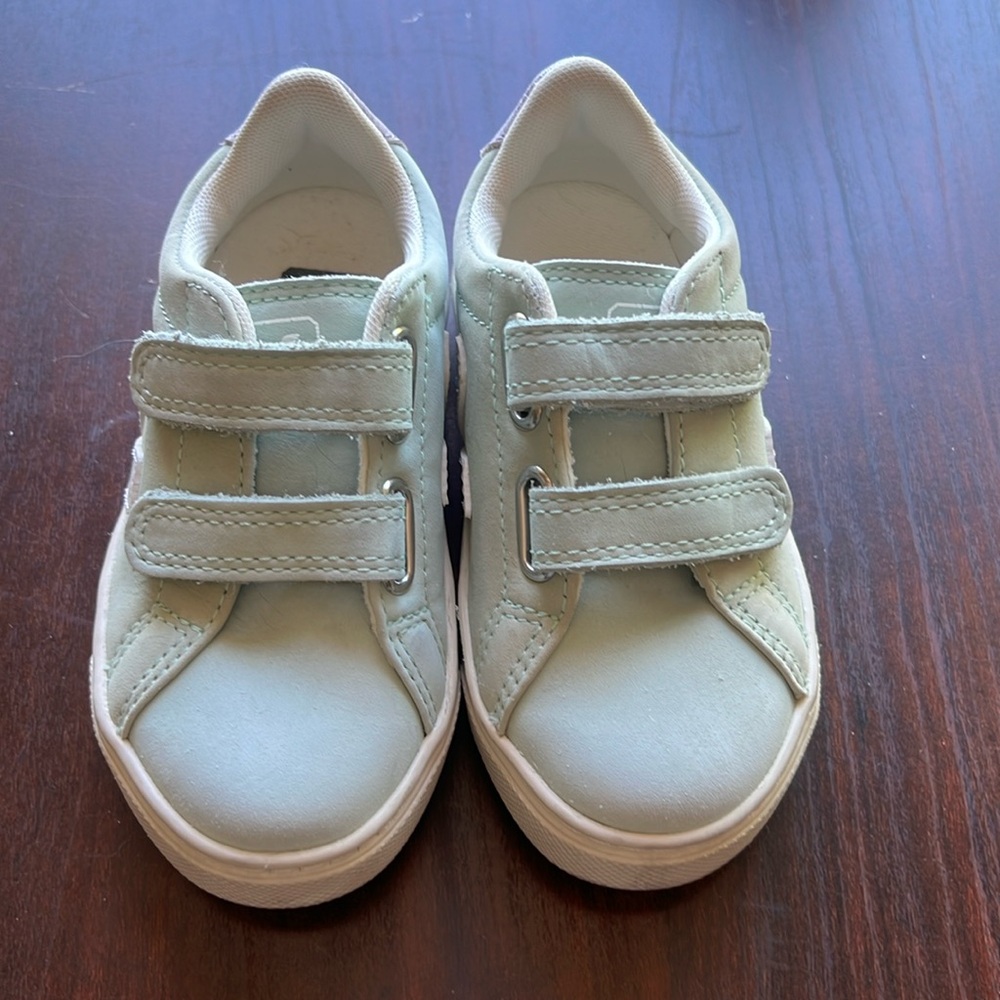 Very good condition Veja sneaker. Worn 3 times.